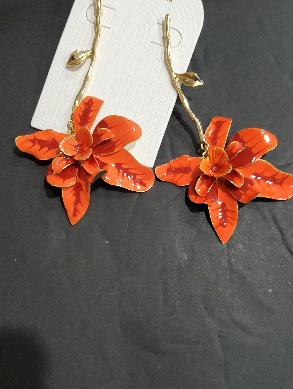 Gold tone stem branch orange red resin flower drop dangle earrings brand new